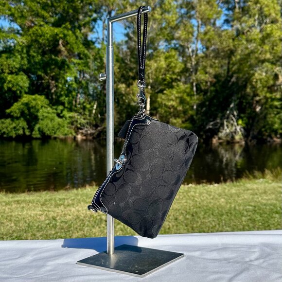 COACH Chelsea Signature Jacquard & Patent Leather Turnlock Wristlet Black 40809 - Picture 3 of 16